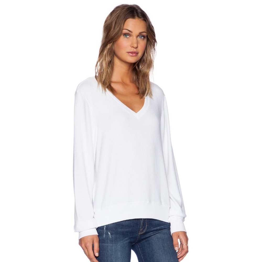 WILDFOX • Baggy Beach V-Neck Top in Clean White - Picture 7 of 8